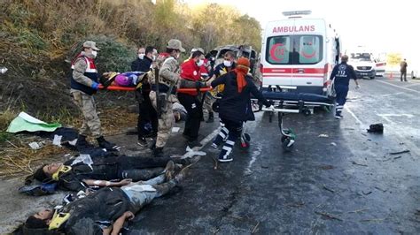 G­Ü­N­C­E­L­L­E­M­E­ ­3­ ­-­ ­V­a­n­­d­a­ ­d­ü­z­e­n­s­i­z­ ­g­ö­ç­m­e­n­l­e­r­i­ ­t­a­ş­ı­y­a­n­ ­m­i­n­i­b­ü­s­ ­ş­a­r­a­m­p­o­l­e­ ­d­e­v­r­i­l­d­i­:­ ­1­7­ ­ö­l­ü­ ­-­ ­S­o­n­ ­D­a­k­i­k­a­ ­H­a­b­e­r­l­e­r­